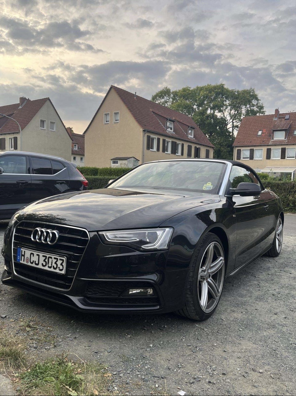 Audi A5 Cabrio S-Line in Schwarz – Frontansicht
